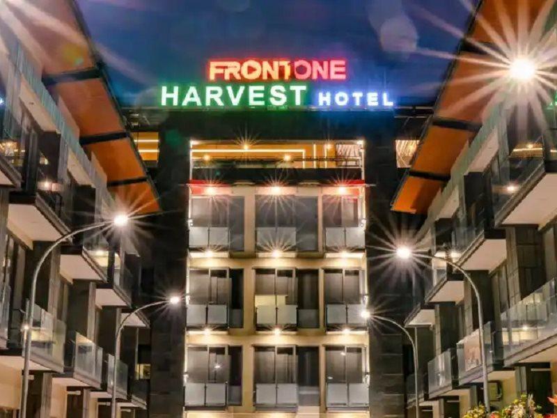 Front One Harvest Hotel Wonosobo Eksteriør billede